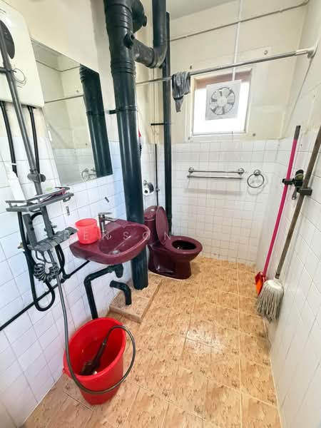 457 Jurong West Street 41, 457 Jurong West Street 41, 2 Bedrooms, 786 sqft, HDB Flat For Sale, by Benson Yew, 500100996 - Bathroom - PropertyGuru.com.sg