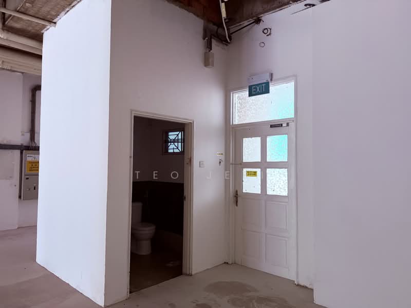 Kim Keat House, 60 Kim Keat Road, 2,476 sqft, Shop / Shophouse For Rent, by Teo Jeri, 500100998 - Bathroom - CommercialGuru.com.sg