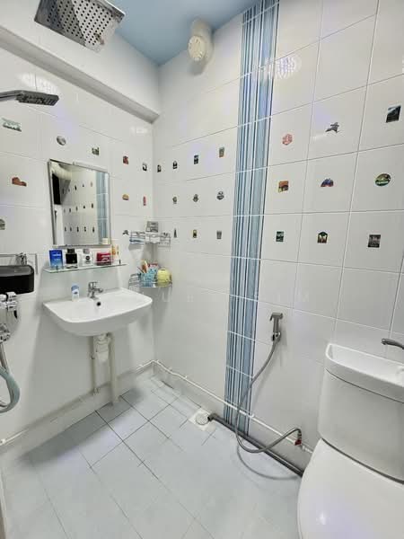 406 Sin Ming Avenue HDB Flat For Sale at S$ 588,888 | PropertyGuru Singapore - Bathroom