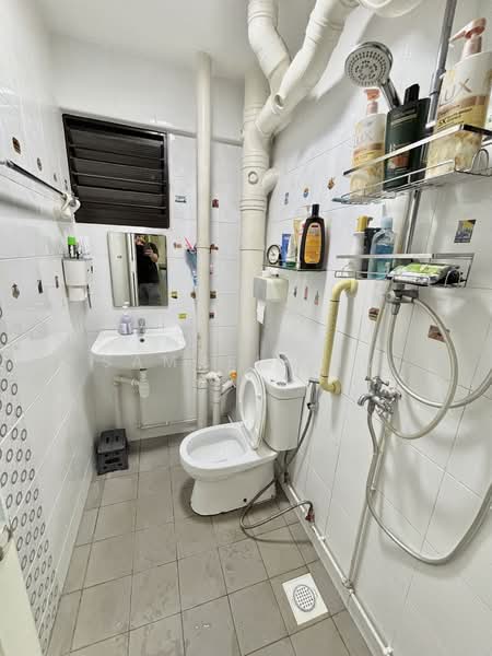 406 Sin Ming Avenue HDB Flat For Sale at S$ 588,888 | PropertyGuru Singapore - Bathroom