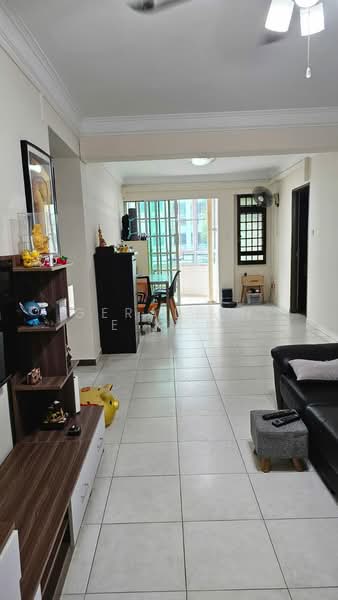 692 Jurong West Central 1 HDB Flat For Sale at S$ 680,000 | PropertyGuru Singapore - Living Room