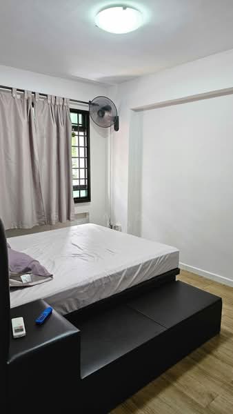 692 Jurong West Central 1 HDB Flat For Sale at S$ 680,000 | PropertyGuru Singapore - Bedroom