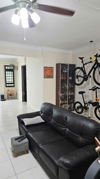 692 Jurong West Central 1 HDB Flat For Sale at S$ 680,000 | PropertyGuru Singapore - Living Room