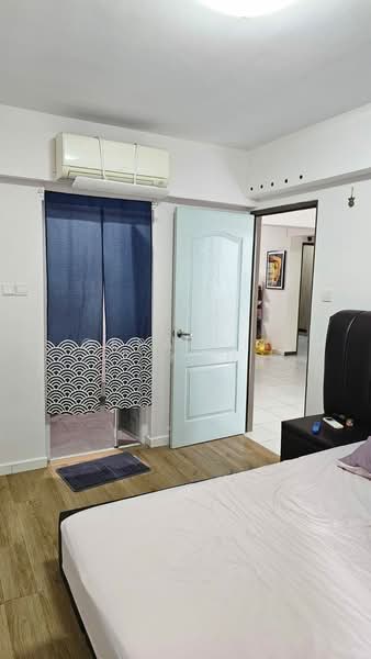692 Jurong West Central 1 HDB Flat For Sale at S$ 680,000 | PropertyGuru Singapore - Bedroom