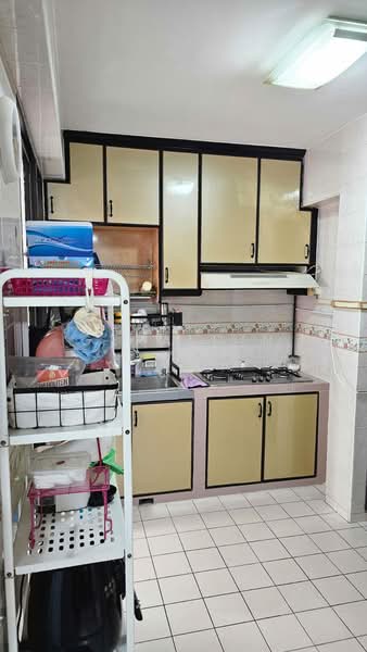692 Jurong West Central 1 HDB Flat For Sale at S$ 680,000 | PropertyGuru Singapore - Kitchen