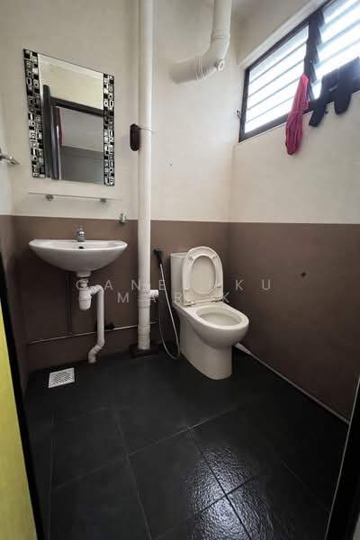 122 Yishun Street 11, 122 Yishun Street 11, 3 Bedrooms, 1,001 sqft, HDB Flat For Sale, by GANESHKUMAR K, 500101058 - Bathroom - PropertyGuru.com.sg