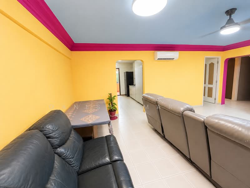 122 Yishun Street 11, 122 Yishun Street 11, 3 Bedrooms, 1,001 sqft, HDB Flat For Sale, by GANESHKUMAR K, 500101058 - Living Room - PropertyGuru.com.sg