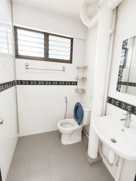 122 Yishun Street 11, 122 Yishun Street 11, 3 Bedrooms, 1,001 sqft, HDB Flat For Sale, by GANESHKUMAR K, 500101058 - Bathroom - PropertyGuru.com.sg