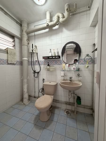 669 Woodlands Ring Road, 669 Woodlands Ring Road, 3 Bedrooms, 926 sqft, HDB Flat For Sale, by Janet Chew, 500101061 - Bathroom - PropertyGuru.com.sg