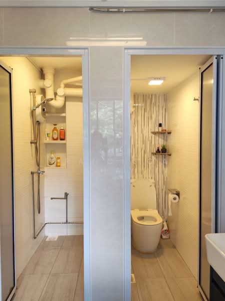 202 Toa Payoh North HDB Flat For Sale at S$ 542,800 | PropertyGuru Singapore - Bathroom