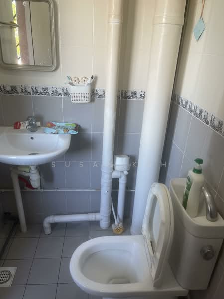 613 Hougang Avenue 8, 613 Hougang Avenue 8, 3 Bedrooms, 1,119 sqft, HDB Flat For Sale, by Susan Koh, 500101077 - Bathroom - PropertyGuru.com.sg