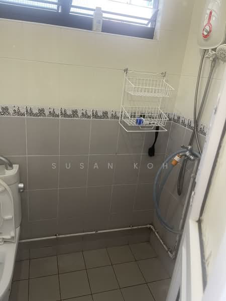 613 Hougang Avenue 8, 613 Hougang Avenue 8, 3 Bedrooms, 1,119 sqft, HDB Flat For Sale, by Susan Koh, 500101077 - Bathroom - PropertyGuru.com.sg