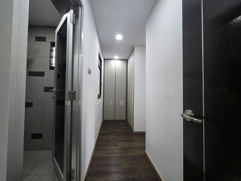 86 Telok Blangah Heights HDB Flat For Sale at S$ 963,000 | PropertyGuru Singapore - Corridor