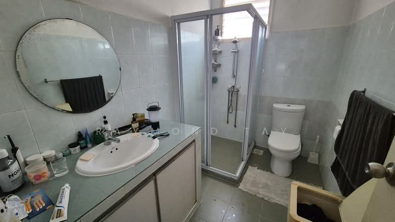 Landed Unit Near Tan Kah Kee MRT, , 5 Bedrooms, 4,001 sqft, Terraced House For Rent, by Raymond Tay, 500101086 - Bathroom - PropertyGuru.com.sg