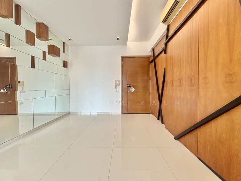 The Wharf Residence, 7 Tong Watt Road, 2 Bedrooms, 1,066 sqft, Condominium For Rent, by Bhavina Kaur, 500101091 - Entrance - PropertyGuru.com.sg