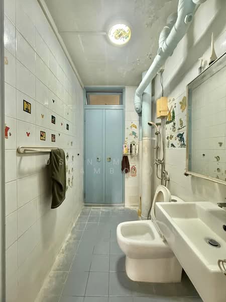 286D Toh Guan Road HDB Flat For Sale at S$ 550,000 | PropertyGuru Singapore - Bathroom