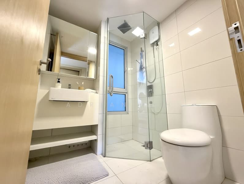 Eight Riversuites Condominium For Sale at S$ 1,750,000 | PropertyGuru Singapore - Bathroom