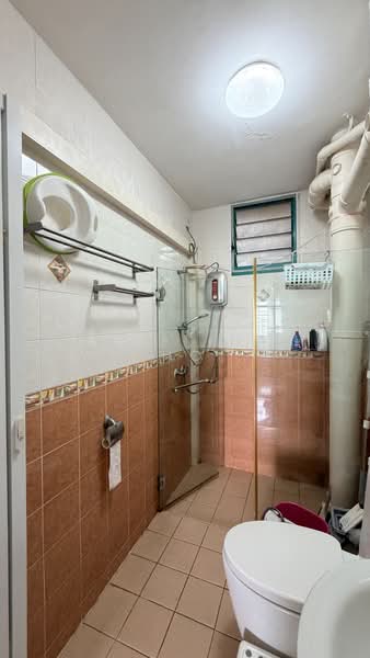 476 Segar Road, 476 Segar Road, 3 Bedrooms, 990 sqft, HDB Flat For Sale, by Joe Ng Xu Hong 黄緒汯, 500101113 - Bathroom - PropertyGuru.com.sg