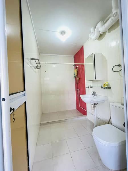 789 Choa Chu Kang North 6 HDB Flat For Sale at S$ 688,000 | PropertyGuru Singapore - Bathroom