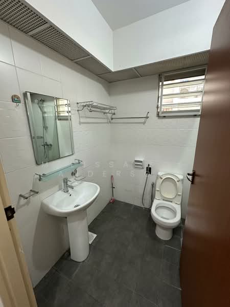 603A Punggol Road, 603A Punggol Road, 3 Bedrooms, 110 sqft, HDB Flat For Rent, by Melissa Soe Anderson, 500101121 - Bathroom - PropertyGuru.com.sg