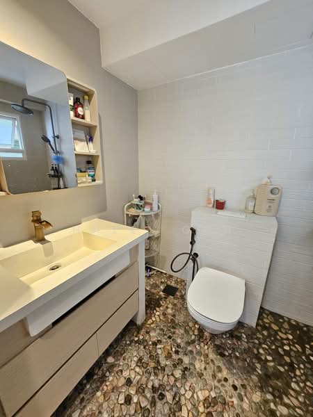 Melville Park, 12 Simei Street 1, 2 Bedrooms, 1,087 sqft, Apartment For Rent, by Hazel Goh, 500101122 - Bathroom - PropertyGuru.com.sg