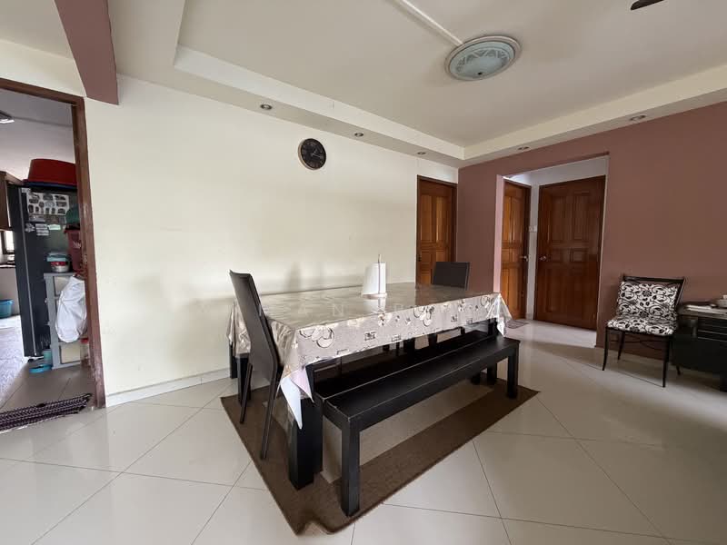 531 Hougang Avenue 6 HDB Flat For Sale at S$ 760,000 | PropertyGuru Singapore - Dining Room