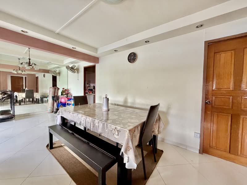 531 Hougang Avenue 6 HDB Flat For Sale at S$ 760,000 | PropertyGuru Singapore - Dining Room