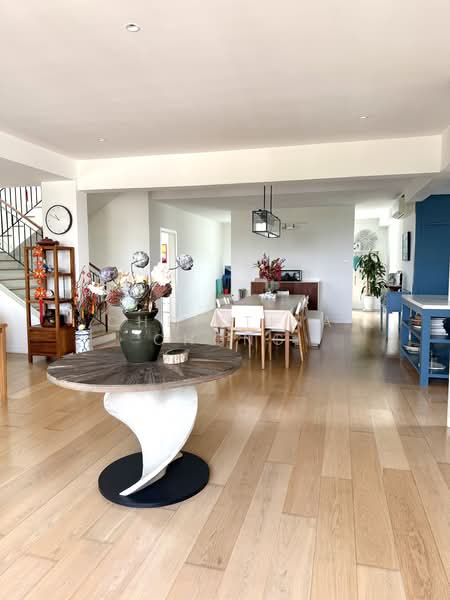 La Suisse I Condominium For Sale at S$ 6,950,000 | PropertyGuru Singapore - Living cum Dining Area