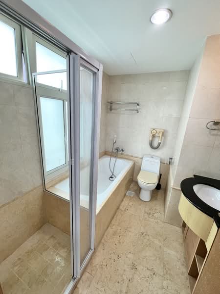 Queens, 16 Stirling Road, Room Rental, 200 sqft, Condominium For Rent, by Steve Voon, 500101145 - Bathroom - PropertyGuru.com.sg