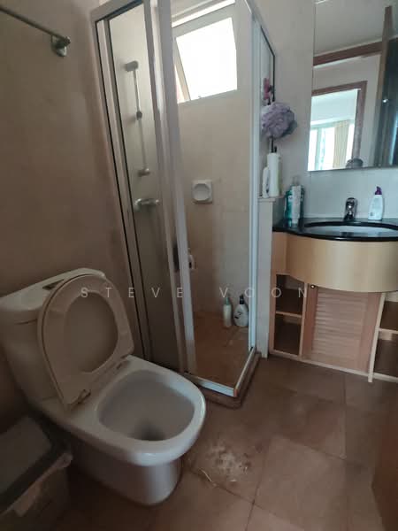 Queens, 16 Stirling Road, Room Rental, 200 sqft, Condominium For Rent, by Steve Voon, 500101145 - Bathroom - PropertyGuru.com.sg