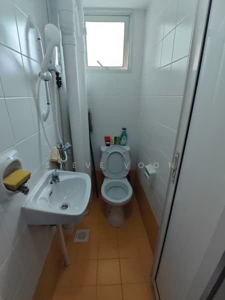 Queens, 16 Stirling Road, Room Rental, 200 sqft, Condominium For Rent, by Steve Voon, 500101145 - PropertyGuru.com.sg