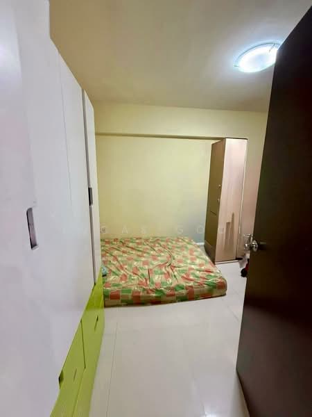 504A Montreal Drive HDB Flat For Sale at S$ 770,000 | PropertyGuru Singapore - Bedroom