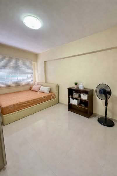 504A Montreal Drive HDB Flat For Sale at S$ 770,000 | PropertyGuru Singapore - Bedroom