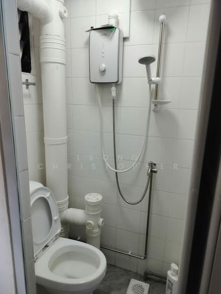 100 Commonwealth Crescent, 100 Commonwealth Crescent, Room Rental, 120 sqft, HDB Flat For Rent, by Leong Christopher, 500101163 - Bathroom - PropertyGuru.com.sg