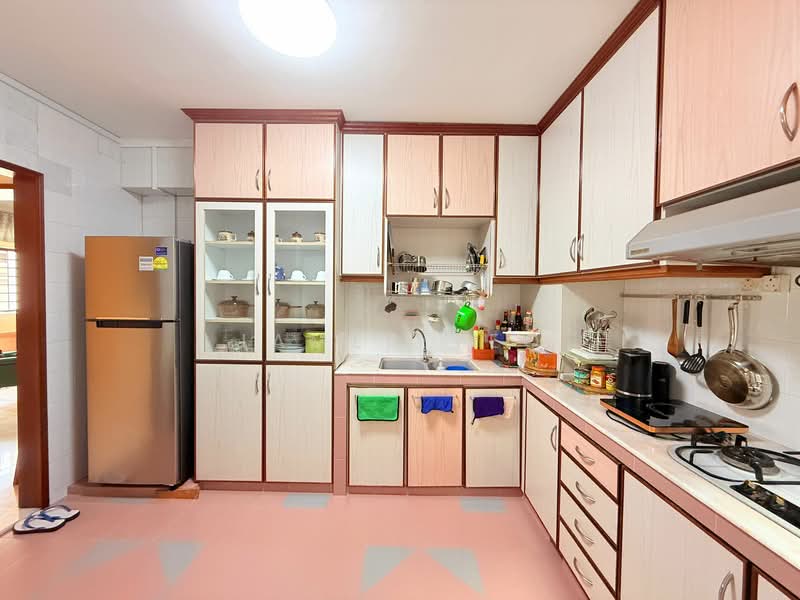 512 Serangoon North Avenue 4 HDB Flat For Sale at S$ 850,000 | PropertyGuru Singapore - Kitchen