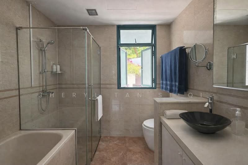 The Hillside Condominium For Sale at S$ 2,799,999 | PropertyGuru Singapore - Bathroom