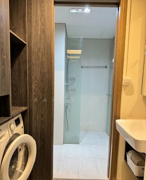 Lakeville, 9 Jurong Lake Link, 2 Bedrooms, 732 sqft, Condominium For Rent, by Rachel Yu, 500101176 - Bathroom - PropertyGuru.com.sg