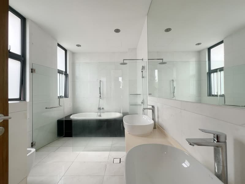 Rare Sea View 3-Storey Detached House for Rent, Ponggol Twenty-Fourth Ave, 7 Bedrooms, 4,500 sqft, Detached House For Rent, by Dexter Tan, 500101183 - Bathroom - PropertyGuru.com.sg