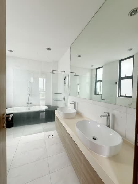 Rare Sea View 3-Storey Detached House for Rent, Ponggol Twenty-Fourth Ave, 7 Bedrooms, 4,500 sqft, Detached House For Rent, by Dexter Tan, 500101183 - Bathroom - PropertyGuru.com.sg