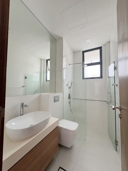 District 19. Rare Sea View 3-Storey Detached Landed House for Rent, Ponggol Twenty-Fourth Ave, 7 Bedrooms, 4,500 sqft, Detached House For Rent, by Dexter Tan, 500101183 - Bathroom - PropertyGuru.com.sg