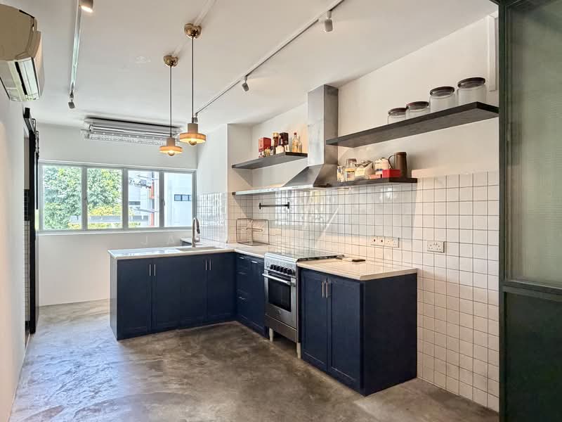 214 Serangoon Avenue 4 HDB Flat For Sale at S$ 600,000 | PropertyGuru Singapore - Kitchen