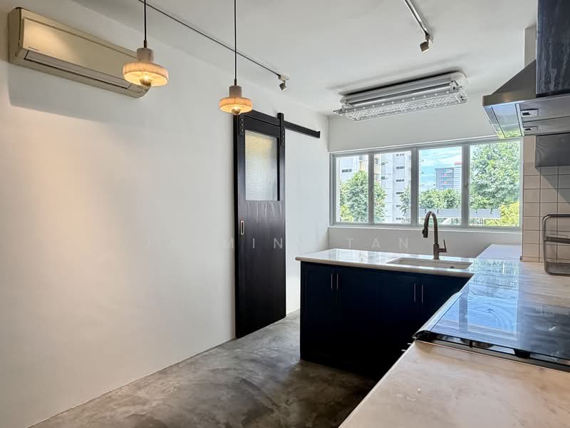 214 Serangoon Avenue 4 HDB Flat For Sale at S$ 600,000 | PropertyGuru Singapore - Kitchen