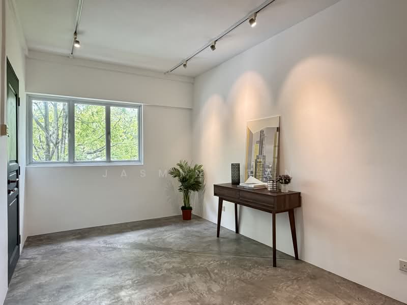 214 Serangoon Avenue 4 HDB Flat For Sale at S$ 600,000 | PropertyGuru Singapore - Entrance