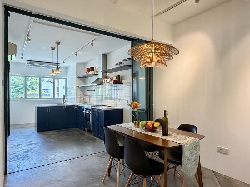 214 Serangoon Avenue 4 HDB Flat For Sale at S$ 600,000 | PropertyGuru Singapore - Kitchen