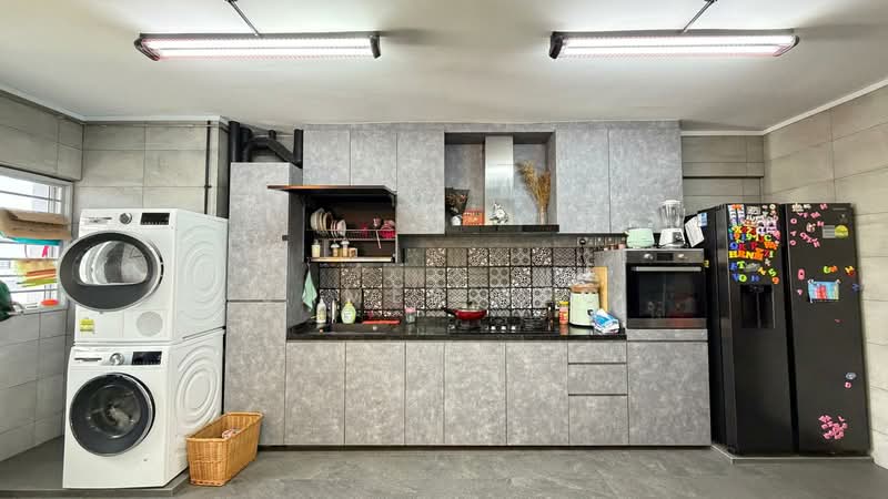 202 Tampines Street 21 HDB Flat For Sale at S$ 830,000 | PropertyGuru Singapore - Kitchen