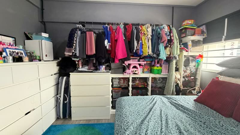 202 Tampines Street 21 HDB Flat For Sale at S$ 830,000 | PropertyGuru Singapore - Bedroom