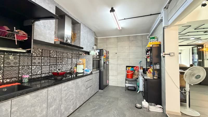 202 Tampines Street 21 HDB Flat For Sale at S$ 830,000 | PropertyGuru Singapore - Kitchen