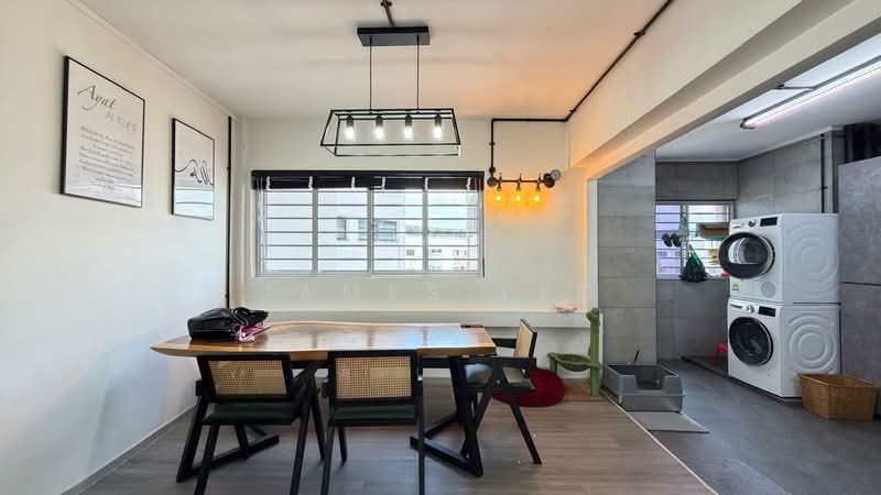 202 Tampines Street 21 HDB Flat For Sale at S$ 830,000 | PropertyGuru Singapore - Dining Room