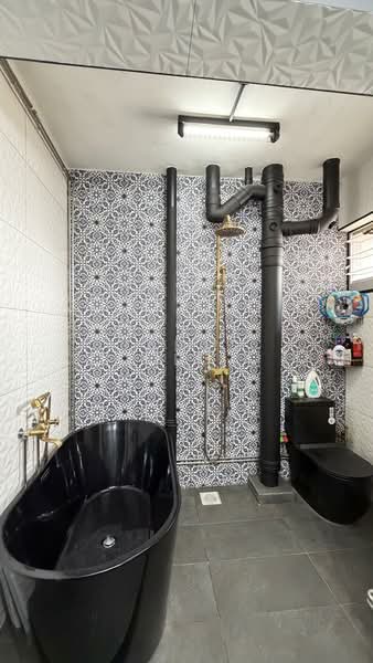 202 Tampines Street 21 HDB Flat For Sale at S$ 830,000 | PropertyGuru Singapore - Bathroom