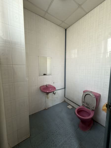 ADL Building, 41 Toh Guan Road East, 1,970 sqft, Warehouse For Rent, by Nicole Wu 吴佩瑾, 500101202 - Bathroom - CommercialGuru.com.sg